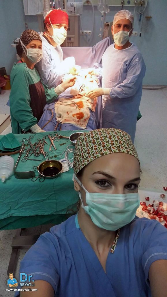 Op.Dr.Ertan BEYATLI ve cerrahi ekibi. İZMİR/2015